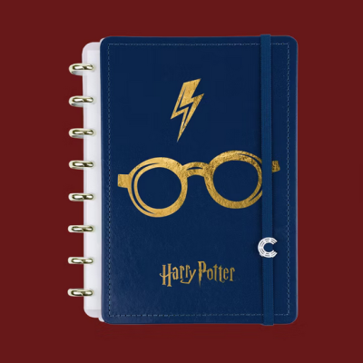 Caderno de argolas azul escuro com elástico e símbolos dourados de Harry Potter
