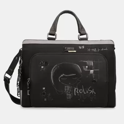 mala preta com ilustração e texto decorativo em bolso frontal