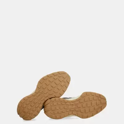 Sapatilhas com sola de borracha castanha texturada