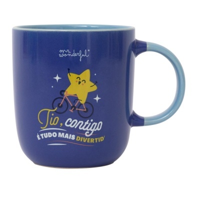 Caneca azul com texto e estrela a andar de bicicleta