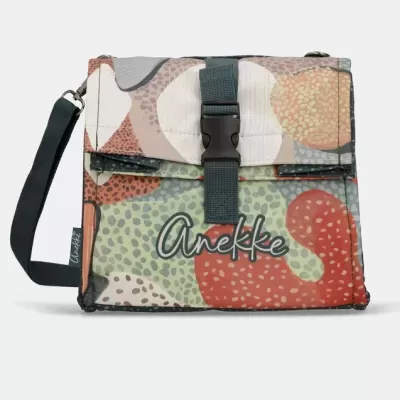 Bolsa com padrão abstrato colorido e fecho preto com o nome Anekke
