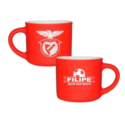 Duas canecas vermelhas com interior branco e texto branco do SL Benfica.