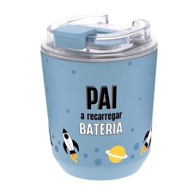 Copo térmico azul claro com texto e ilustrações espaciais