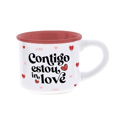 Caneca branca com interior vermelho e frase decorativa em preto e vermelho com corações