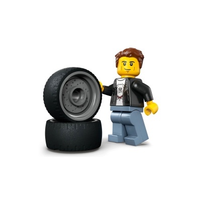Figura LEGO masculina com casaco preto e duas rodas em fundo branco