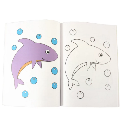 Livro aberto com desenhos de tubarão e bolhas para colorir.