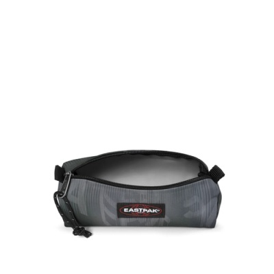 Estojo Eastpak cinza com padrão camuflado e fecho de correr preto