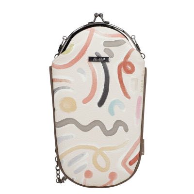 Bolsa pequena com padrão abstrato colorido e fecho metálico prateado