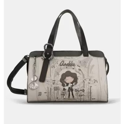 Bolsa de mão cinzenta com alças pretas e desenho de personagem feminina