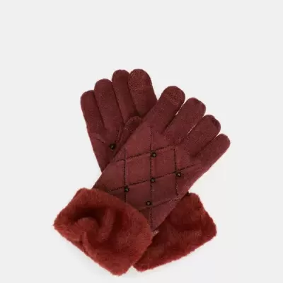 luvas vermelhas com padrão quadrado e pérolas pretas, punhos de pelo