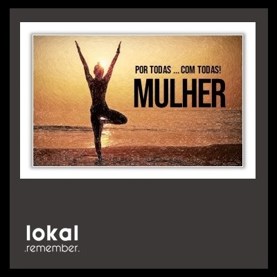 Cartaz de mulher em pose de yoga na praia ao pôr do sol com texto em português sobre mulher.