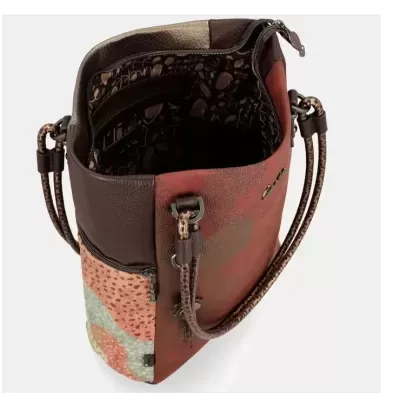 Bolsa de mão multicolor com alças trançadas e bolso exterior com fecho