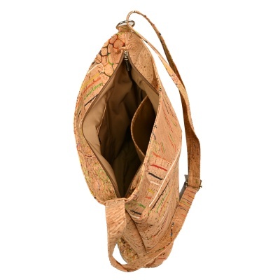 Bolsa de ombro em cortiça com padrão colorido e interior castanho