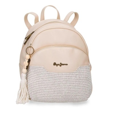 Mochila pequena bege com frente de malha branca, zíper e detalhe tassel com contas