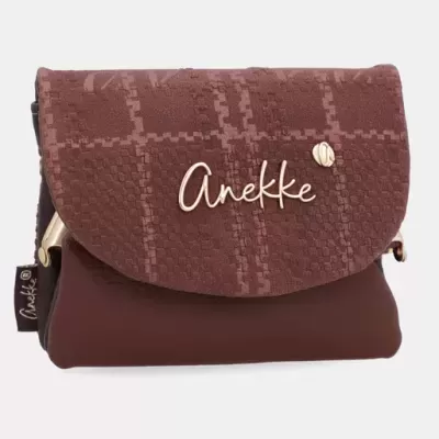 Mala pequena Anekke castanha com aba texturada e logo dourado