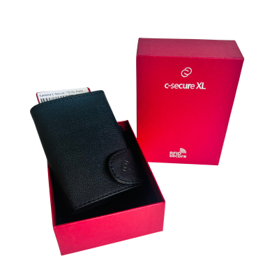 Carteira preta de pele com textura dentro de caixa vermelha c-secure XL RFID secure