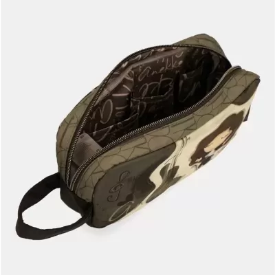 Mala de mão castanha com padrão e interior estampado com texto manuscrito