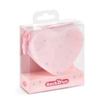 Estojo em forma de coração cor-de-rosa com manchas coloridas na embalagem transparente