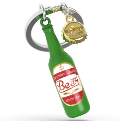 Porta-chaves com miniatura de garrafa de cerveja verde e tampinha dourada