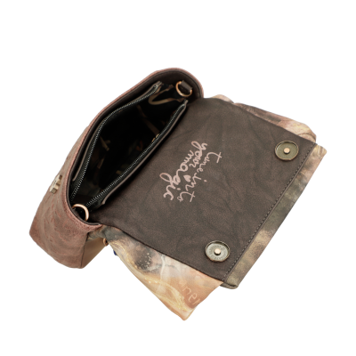 Mala vintage castanha com interior preto e texto bordado na aba