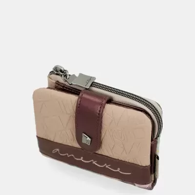 Carteira bege e castanha com fecho de correr e padrão em relevo