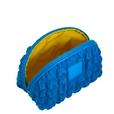 Necessaire azul com textura ondulada e interior amarelo aberto