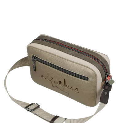 Bolsa tiracolo bege com fecho e inscrição almoless beautiful