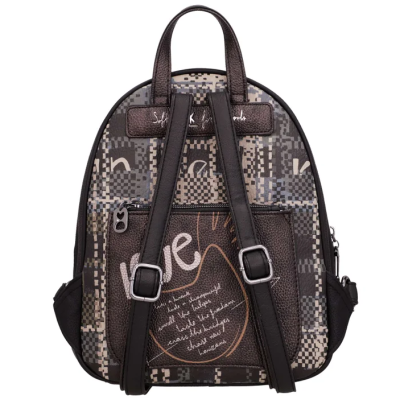 Mochila pequena com padrão em tons de cinza e bolso frontal com texto love