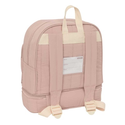 Mochila rosa clara costas com alças bege e etiqueta para informações pessoais