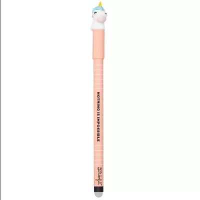 Caneta cor de rosa com cabeça de unicórnio e texto Nothing is Impossible.