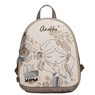 Mochila pequena bege e castanha com desenho e texto decorativo