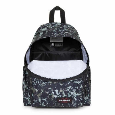 Mochila Eastpak camuflada com bolso frontal e alça preta