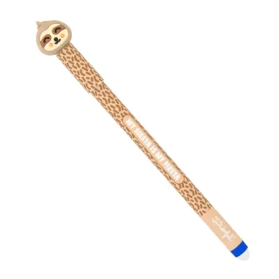Caneta com cabeça decorativa de bicho-preguiça e texto no corpo.