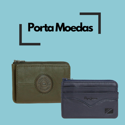 Dois porta-moedas, um verde com fecho e outro azul escuro com divisórias e texto Pepe Jeans