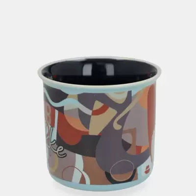 Caneca metálica com padrão abstrato colorido e interior preto