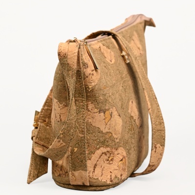 Mala de ombro castanha em cortiça com padrão natural