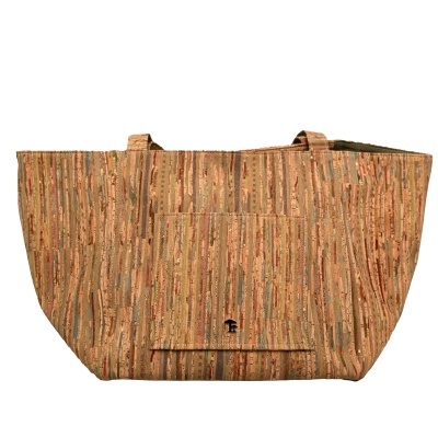 Saco grande de material natural com padrão listrado e alças.