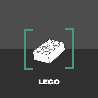 Peça branca de LEGO com seis pinos sobre fundo cinzento com texto LEGO