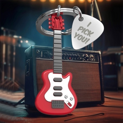 Porta-chaves de guitarra com palheta I PICK YOU! em fundo de amplificador.