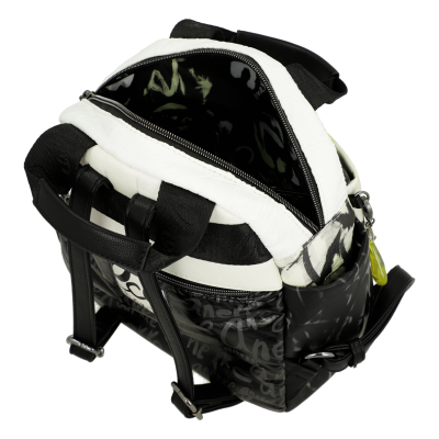 Mochila pequena preta e branca aberta, com zíper e alças pretas