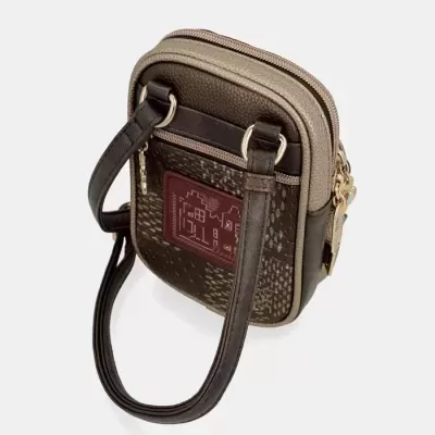 Bolsa pequena castanha com padrão animal e alças escuras