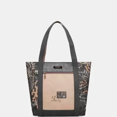 Mala de ombro cinza e bege com padrões gráficos e texto decorativo