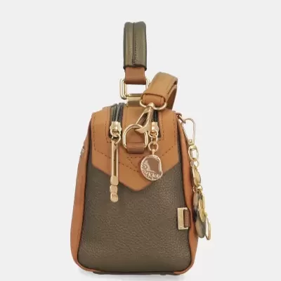 Mala de mão pequena em couro verde e castanho com acessórios dourados