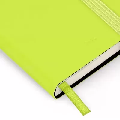 Caderno verde lima com fita e fecho elástico