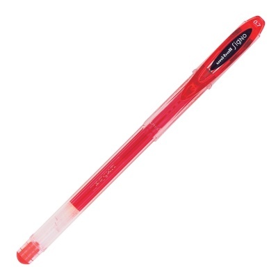 Caneta de tinta gel vermelha uni-ball signo 0.7 em fundo branco