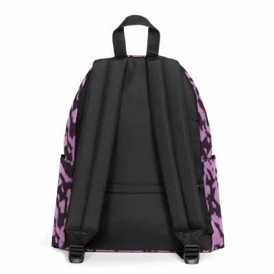 Mochila com padrão animal print roxo e preto vista de trás