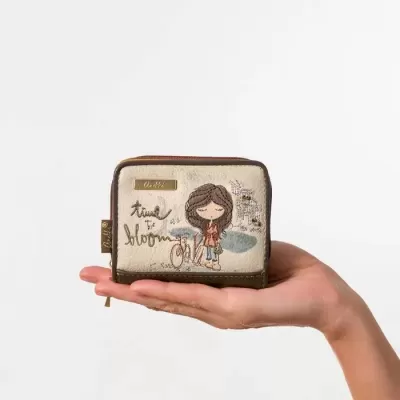 Carteira pequena bege castanha com desenho bordado de rapariga e bicicleta