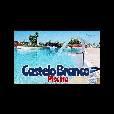 Piscina azul com fonte em metal e ponte vermelha, texto Castelo Branco Piscina Portugal