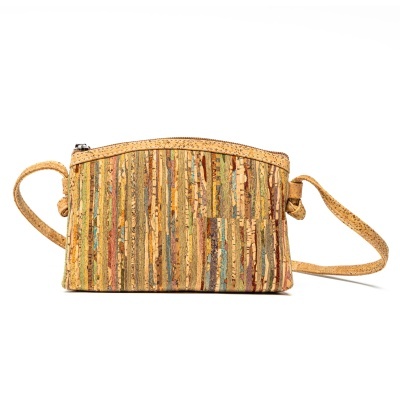 Mala pequena em cortiça com padrão listrado em várias cores e alça fina