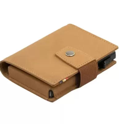 Carteira castanho claro com fecho de botão e detalhes castanhos escuros